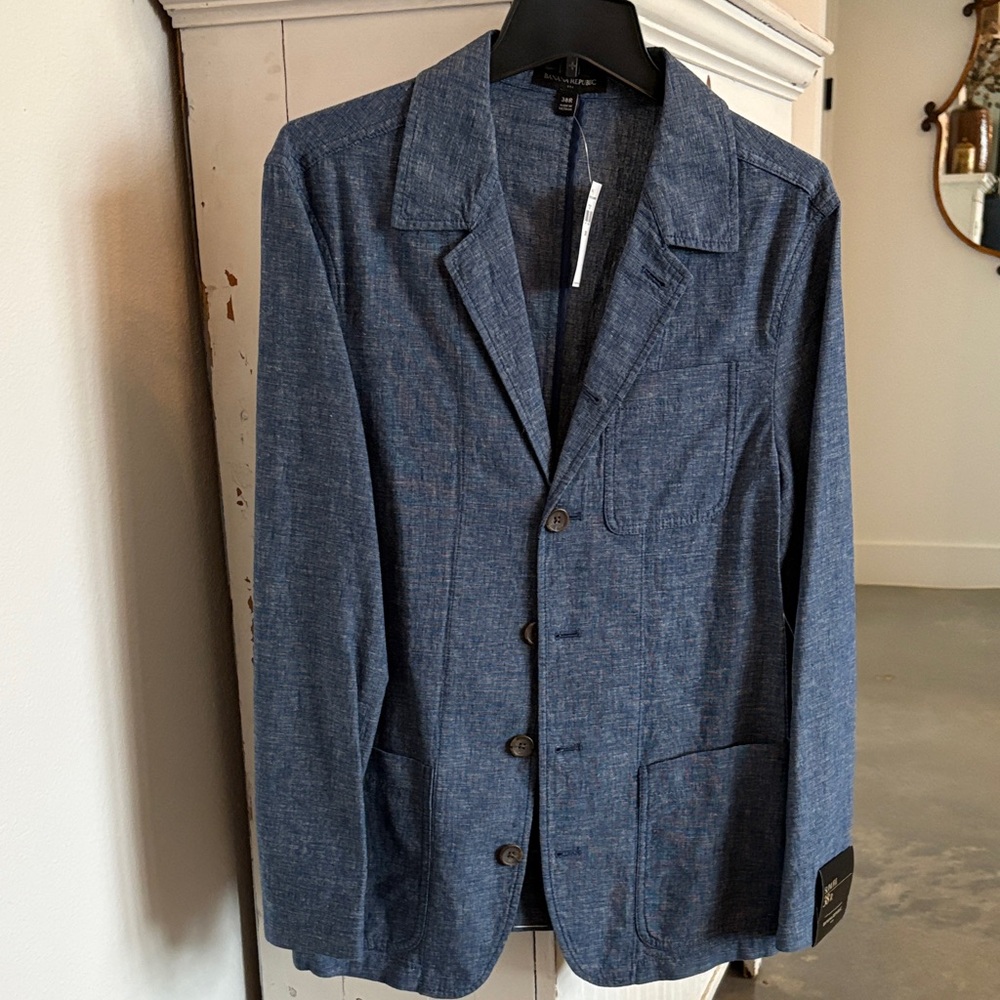(NWT) Banana Republic Factory Chambray Blue Cotton Blazer (Size 38 Slim Fit)